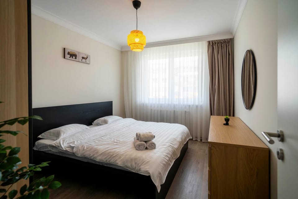 Bed, Photo of the whole room, Bedroom, towels