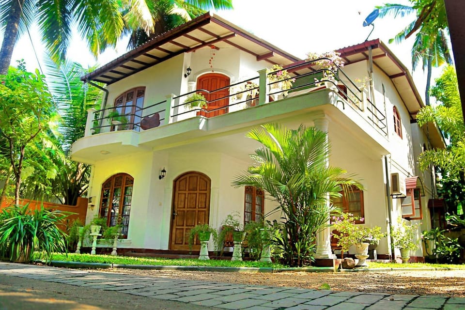 Holiday Nest Bed & Breakfast Bed and Breakfast in Wadduwa