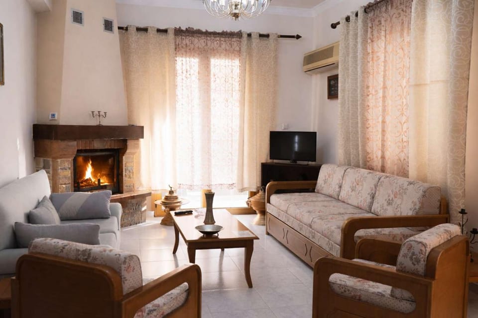 TV and multimedia, Living room, Seating area, air conditioner