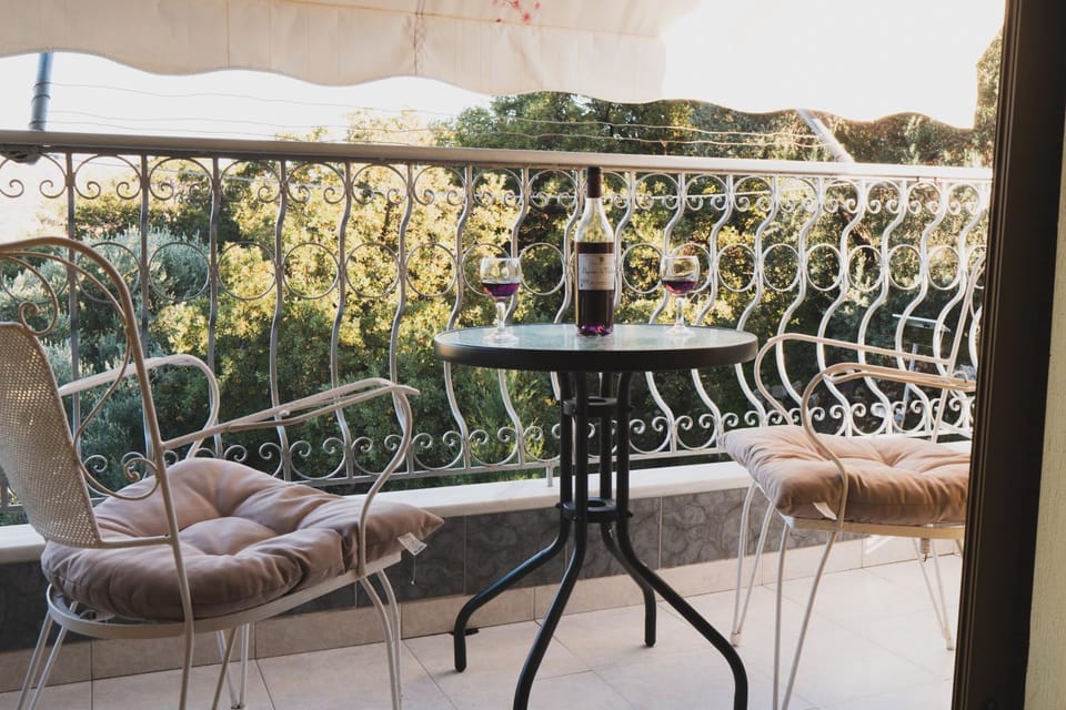 View (from property/room), Balcony/Terrace, Garden view