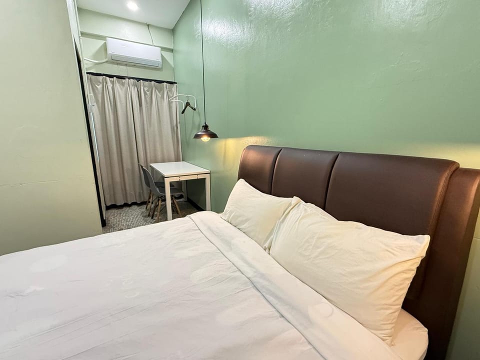 Bed, Photo of the whole room, Bedroom, hair dresser, air conditioner