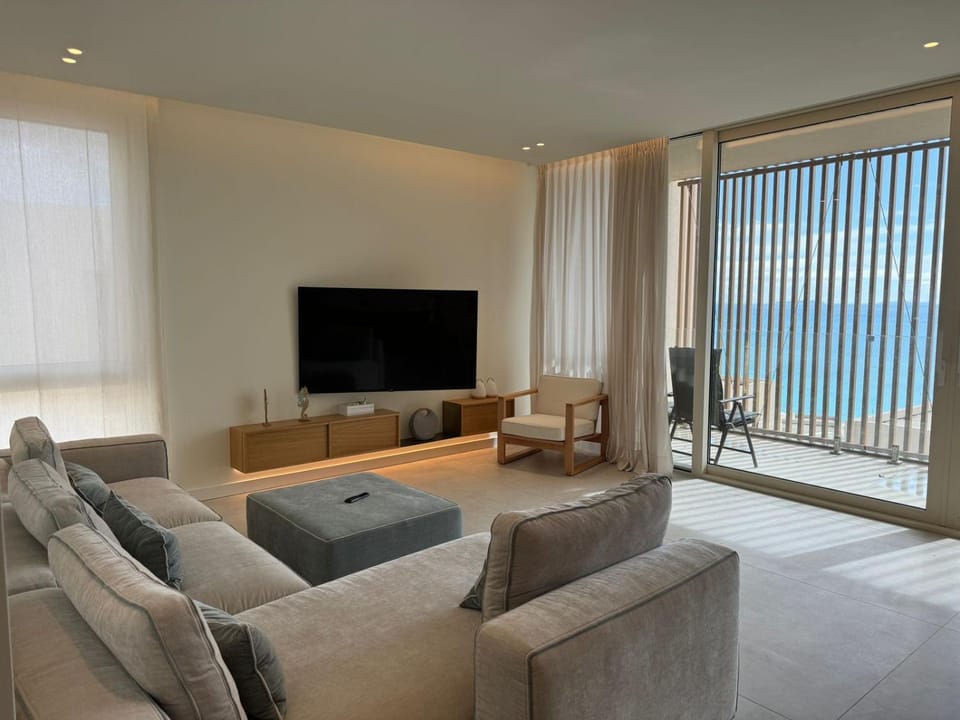 Communal lounge/ TV room, TV and multimedia, Living room, Seating area
