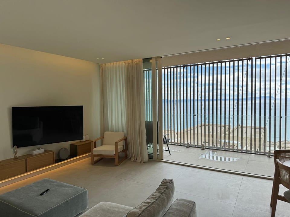 TV and multimedia, Living room, Seating area, Sea view