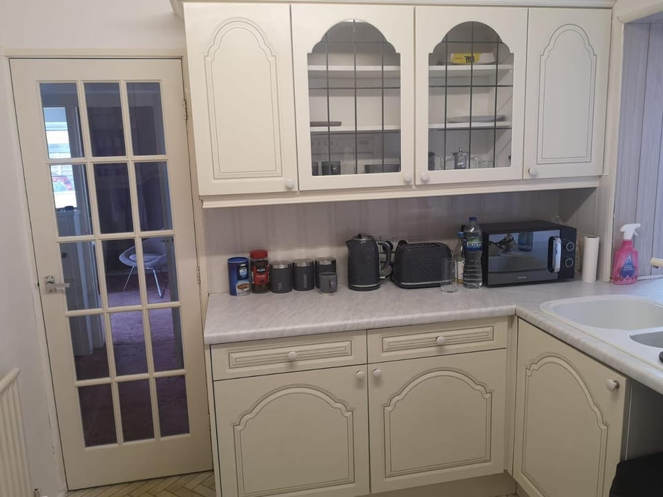 Coffee/tea facilities, Kitchen or kitchenette, minibar, pet friendly, stove, toaster