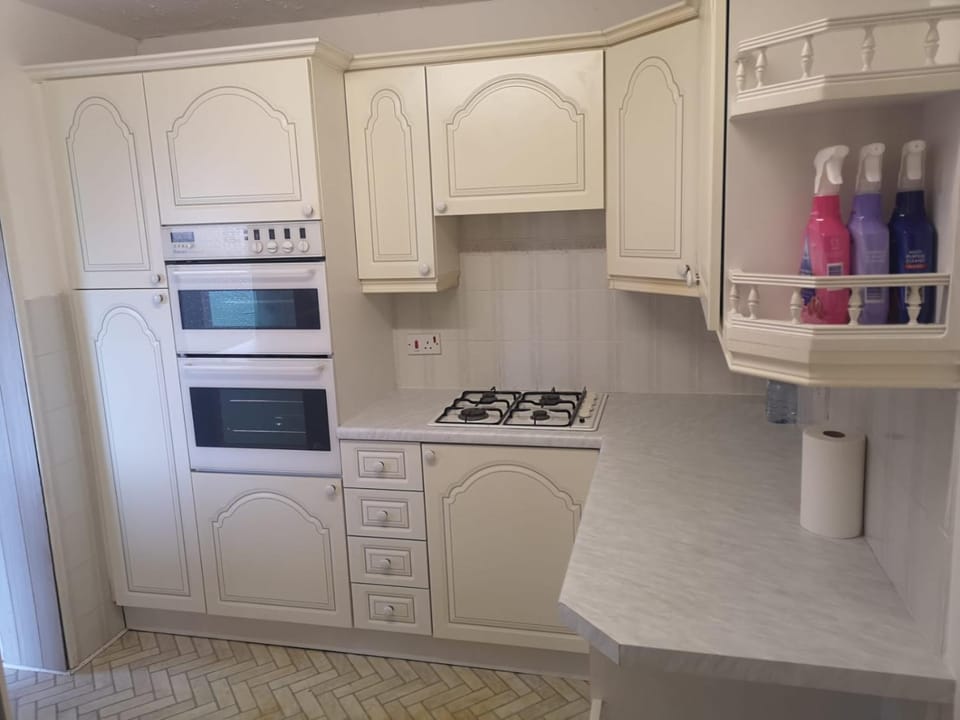 Kitchen or kitchenette, minibar, pet friendly, stove