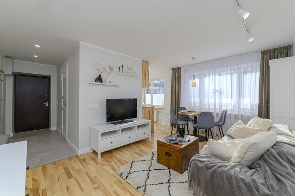 TV and multimedia, Living room, Evening entertainment