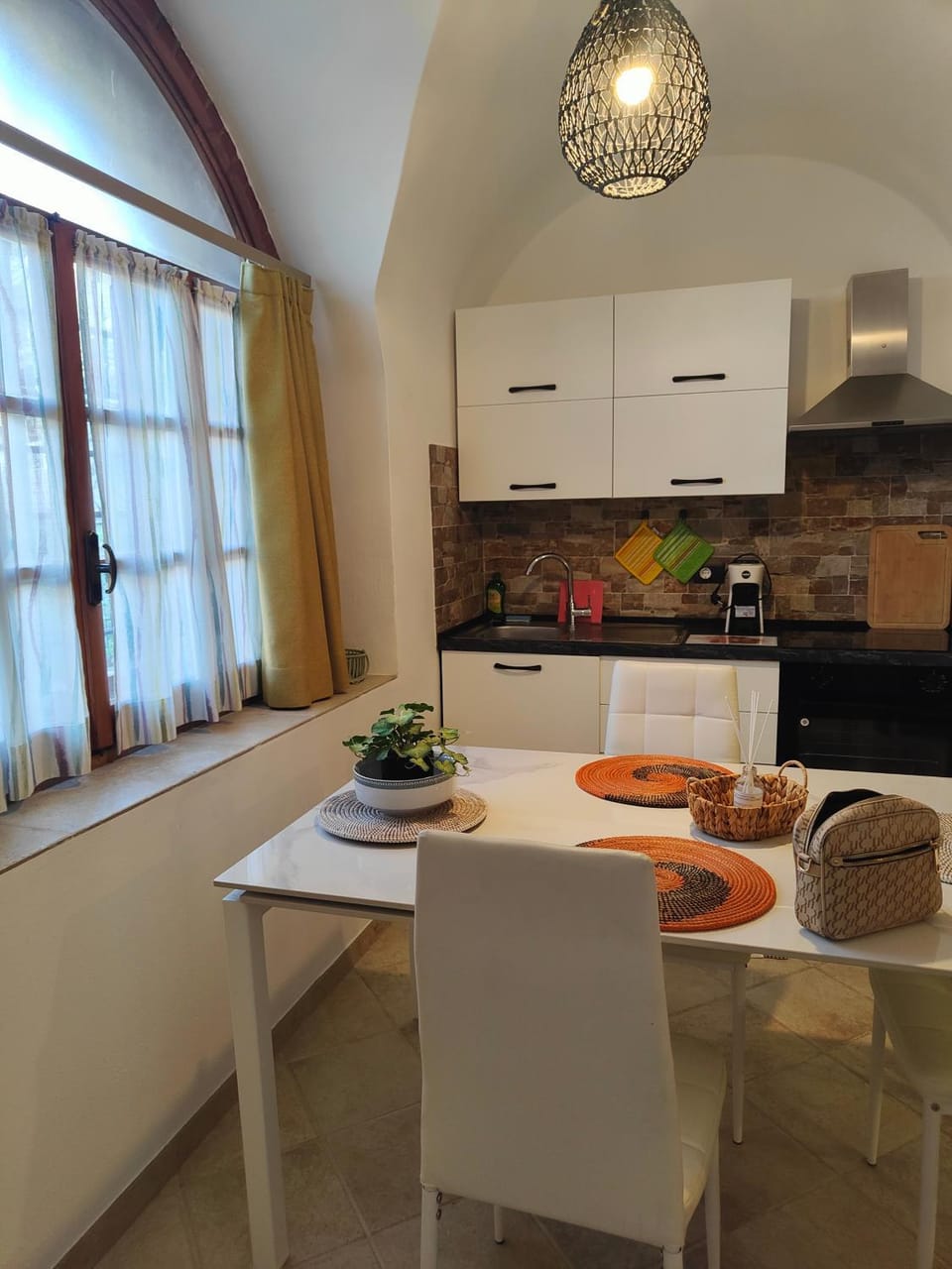 Kitchen or kitchenette, Dining area, pet friendly, stove