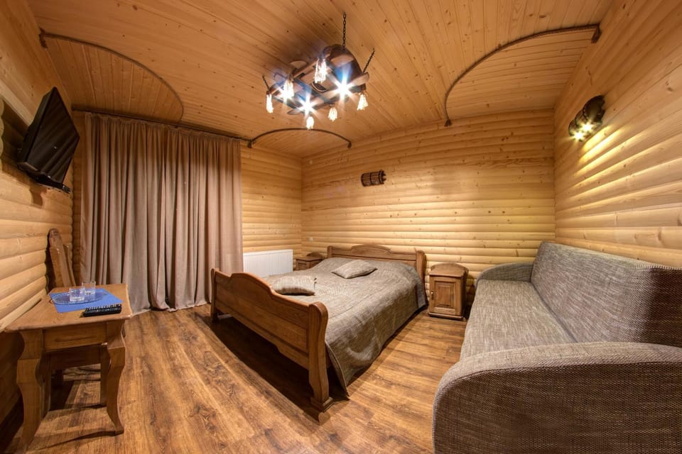 Bed, TV and multimedia, Photo of the whole room, Decorative detail, Bedroom