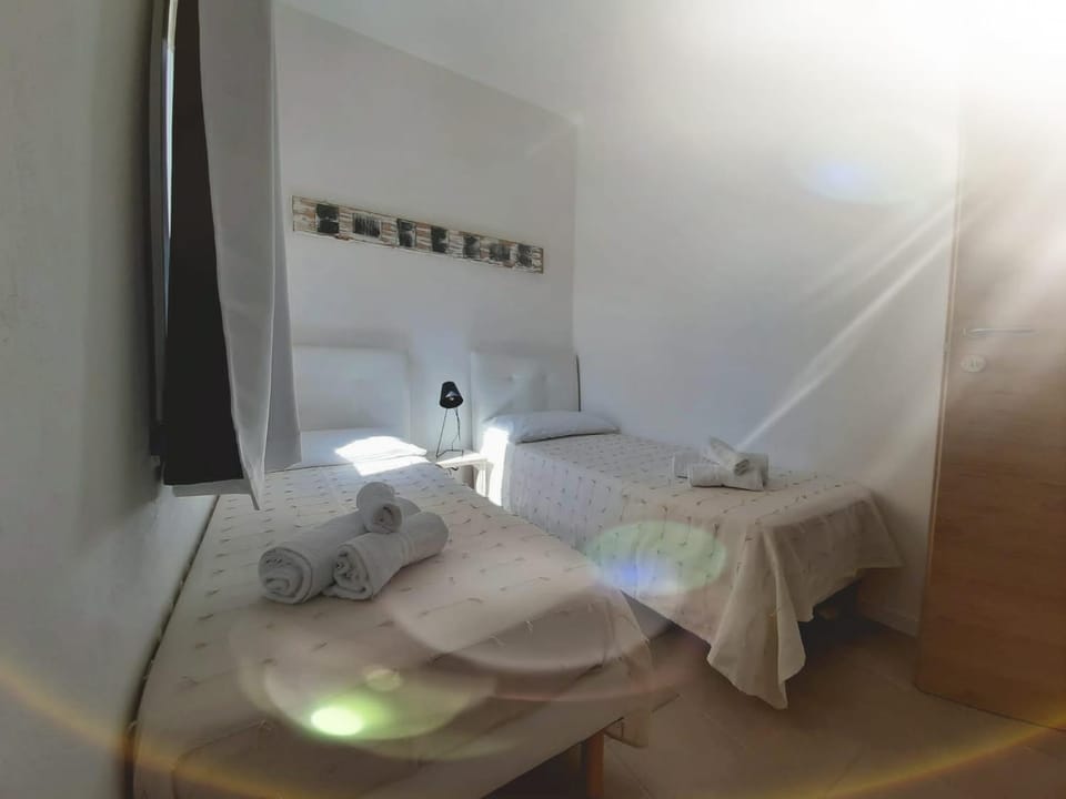 Bedroom, towels