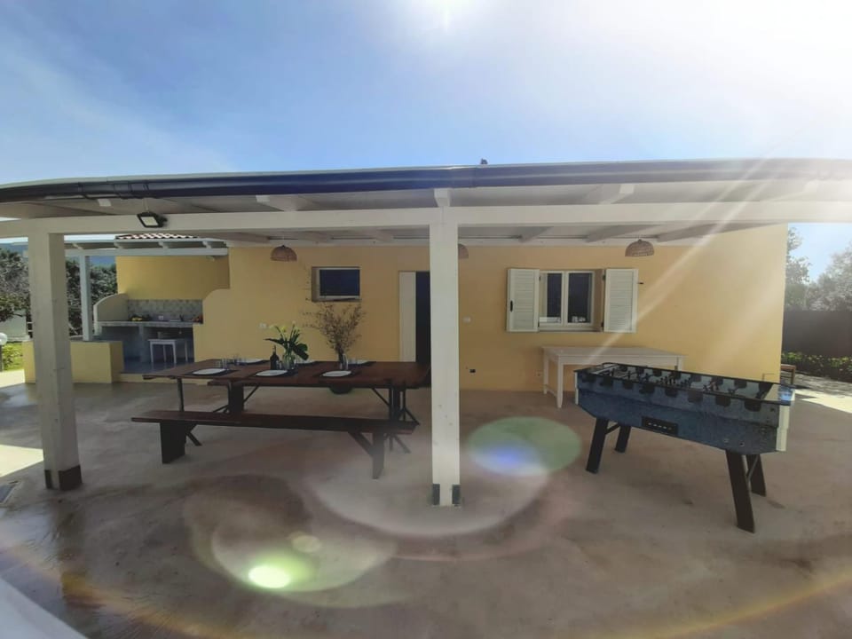 Property building, BBQ facilities, Balcony/Terrace, Dining area