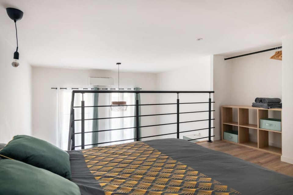 Bed, Photo of the whole room