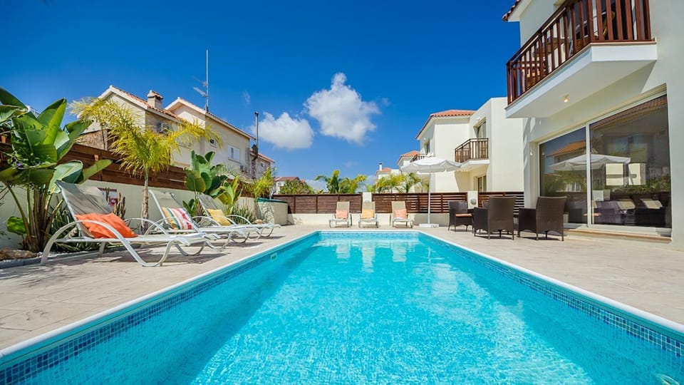 Swimming pool, Swimming pool