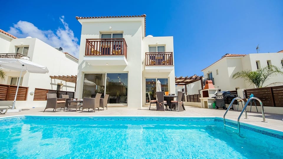 Property building, Swimming pool, Swimming pool