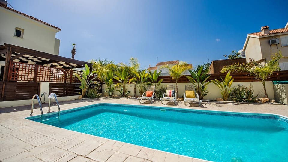 Swimming pool, Swimming pool