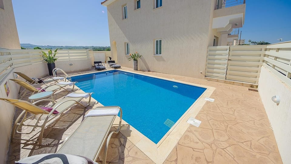 Swimming pool, Swimming pool