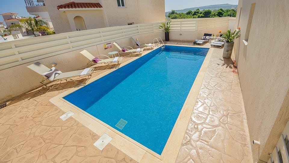 Swimming pool, Swimming pool