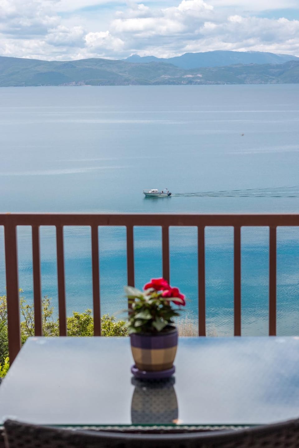 Balcony/Terrace, Lake view