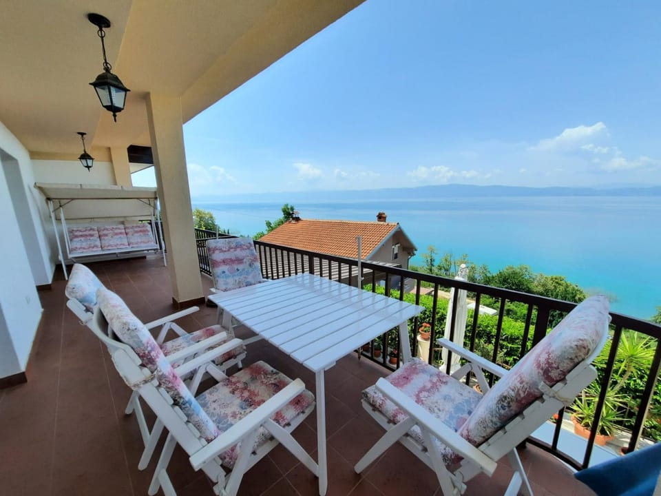 View (from property/room), Balcony/Terrace, Seating area
