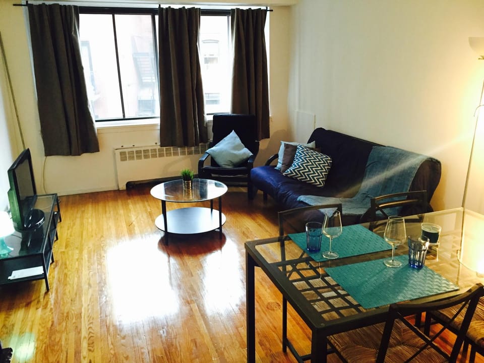 TV and multimedia, Living room, Seating area, Dining area