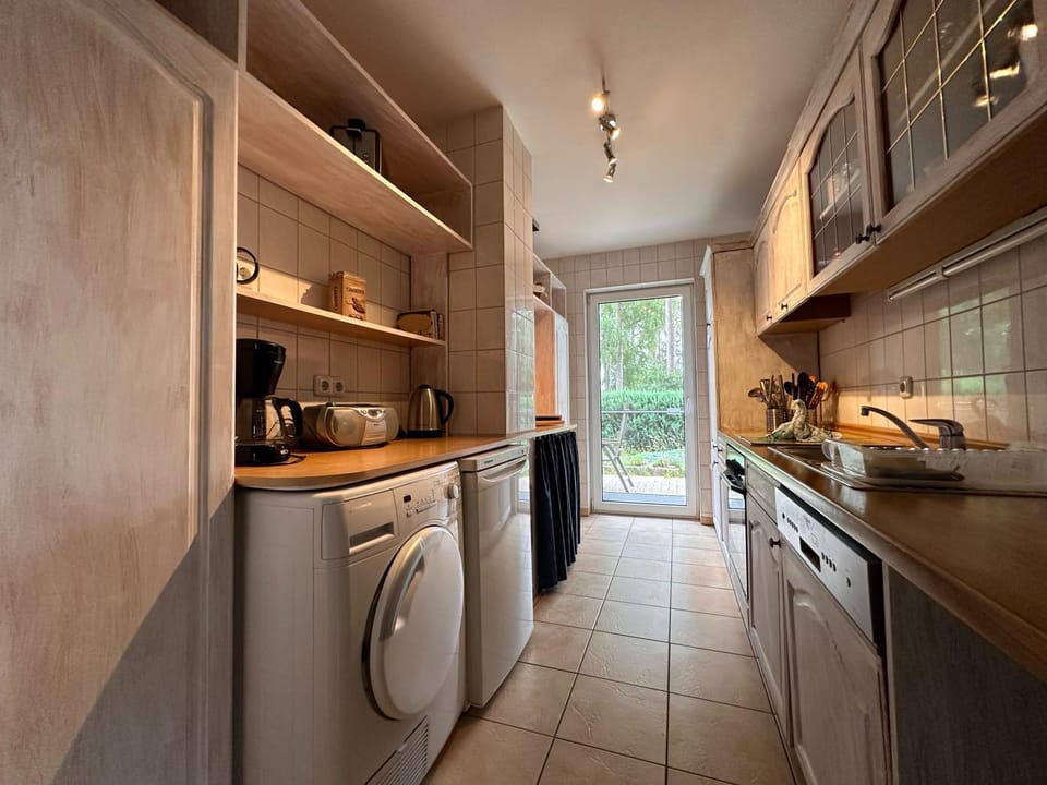 Kitchen or kitchenette, dryer