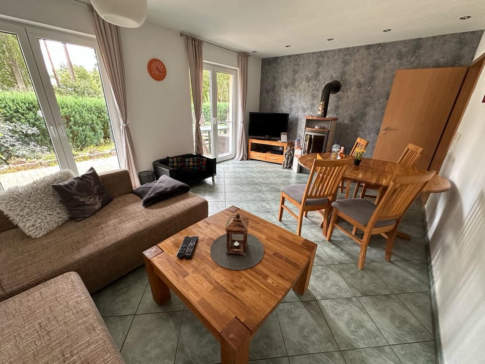 TV and multimedia, Living room, Dining area, fireplace