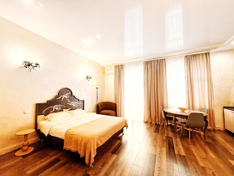 Bed, Living room, Photo of the whole room, Seating area
