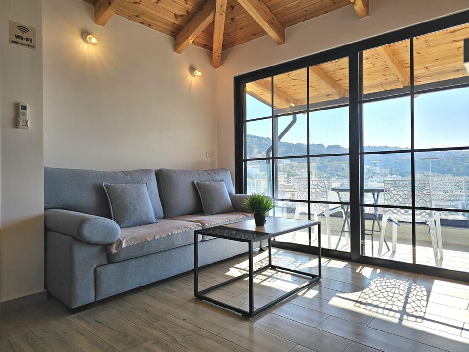 View (from property/room), Balcony/Terrace, Living room, Seating area