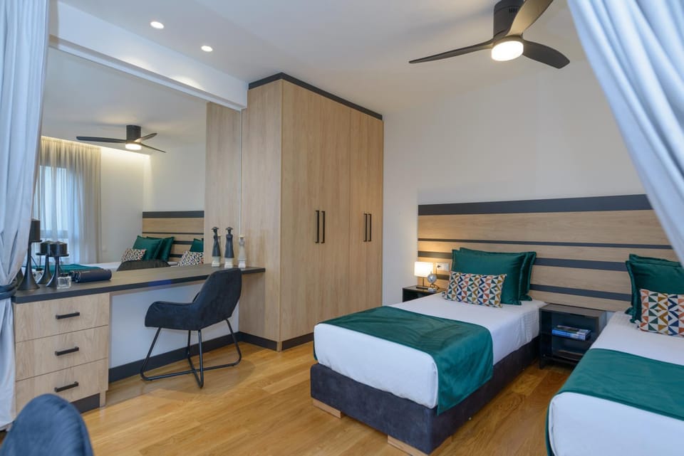 Bedroom, towels