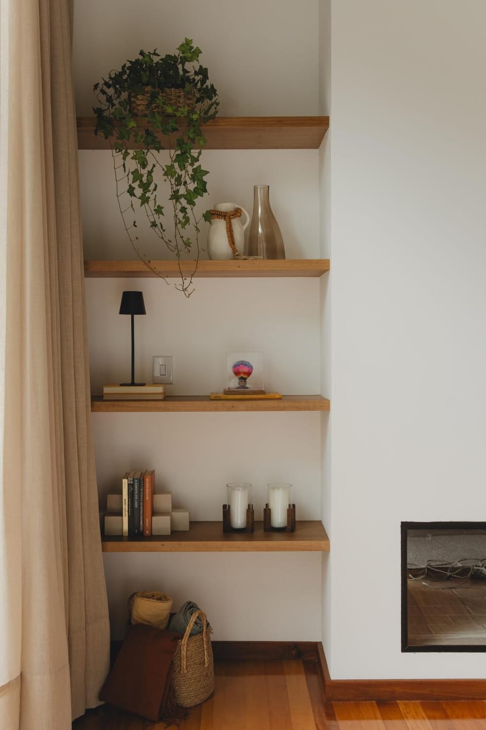 Bedroom, flat iron
