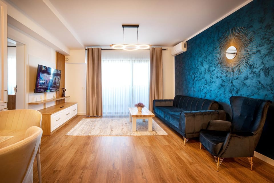 Communal lounge/ TV room, TV and multimedia, Living room, Seating area, Evening entertainment