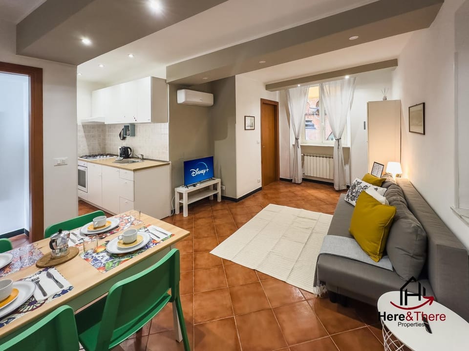 TV and multimedia, Kitchen or kitchenette, Living room, Seating area, Dining area, locker, minibar, stove, air conditioner, air conditioner