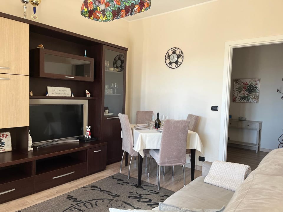 VITTORE 11 SQUARE Apartment in Intra