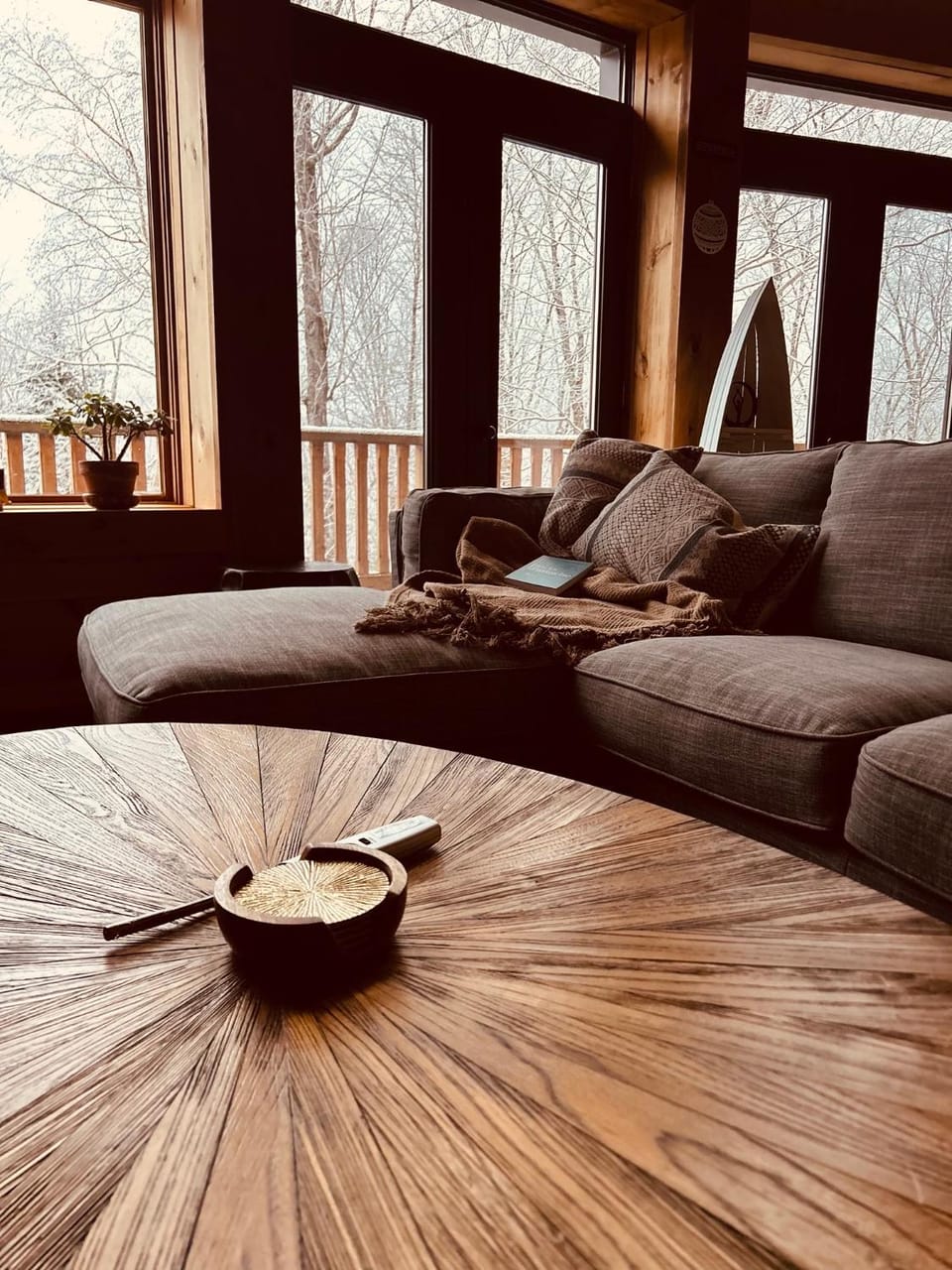 Le Charme BabyFoot SPA SmarTV Retreat Private domain Chalet in Ontario