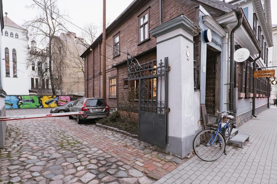 Property building, Day, Street view, Parking