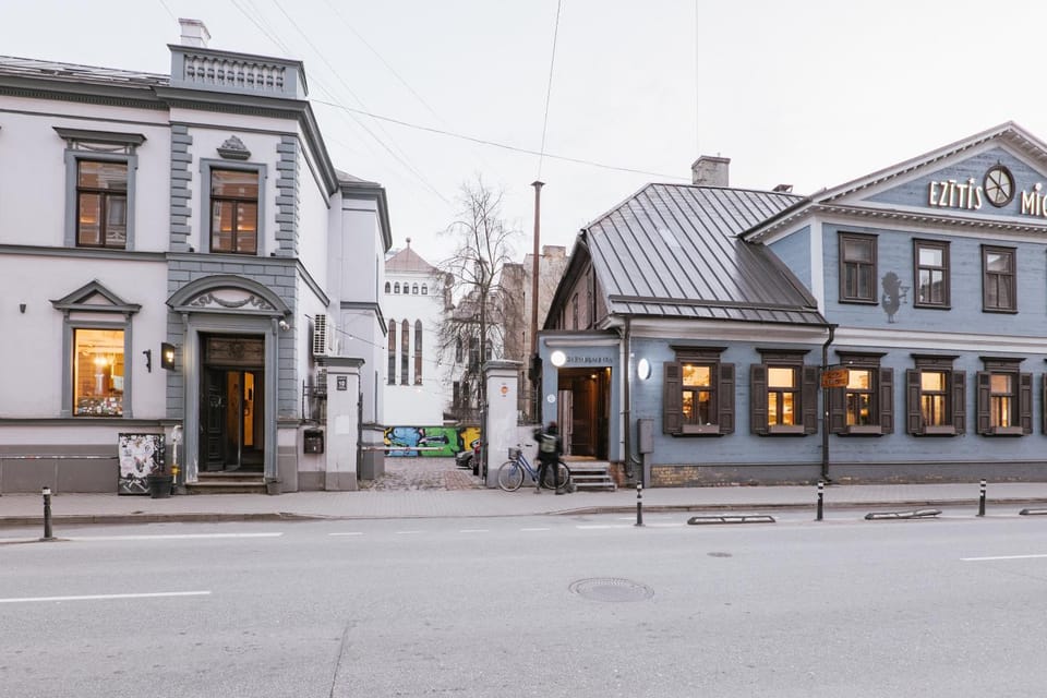Property building, Day, Street view
