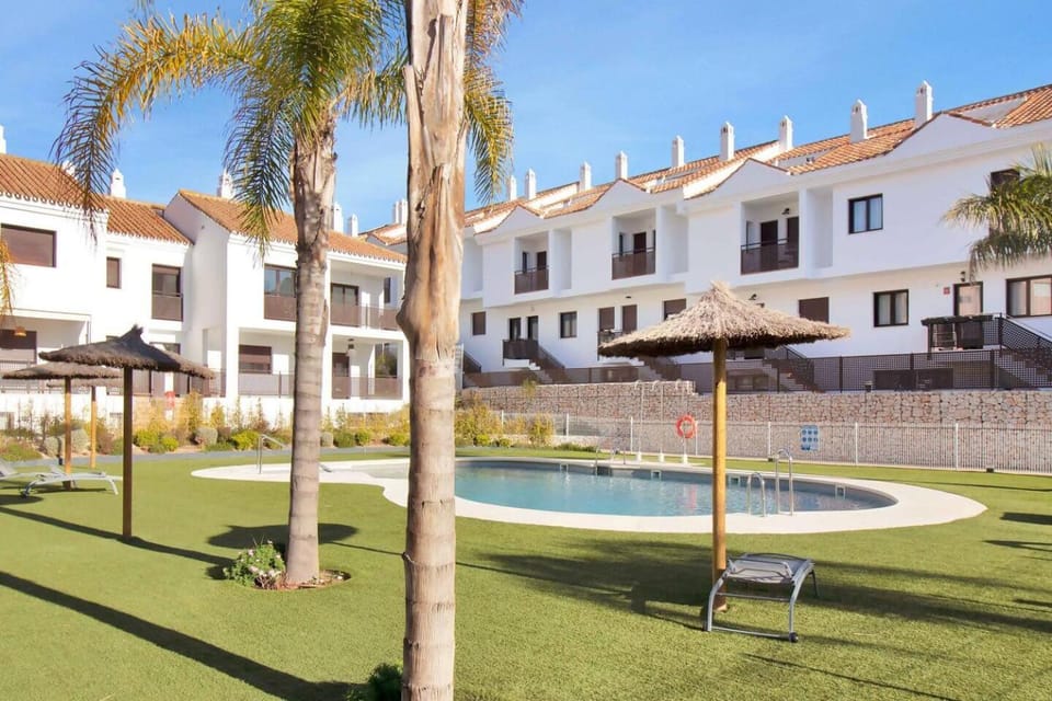 Casa Sur: Spacious & stylish 4BR by the sea House in Sitio de Calahonda