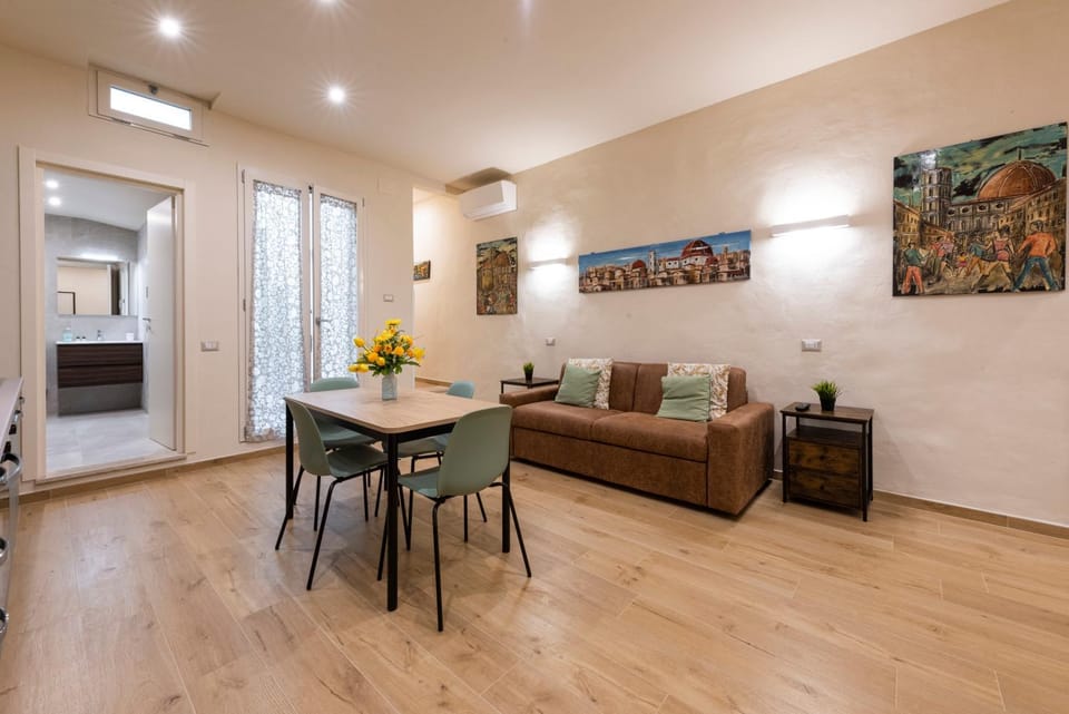 Seating area, Dining area