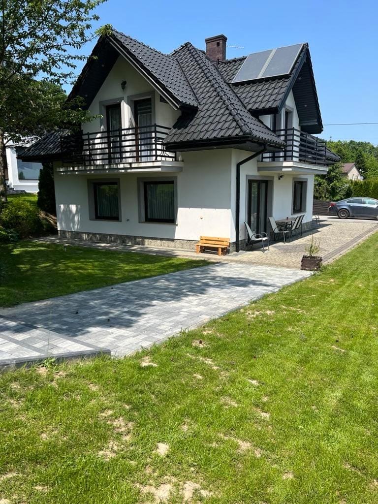Property building, Day, Neighbourhood, Natural landscape, Garden, Garden view