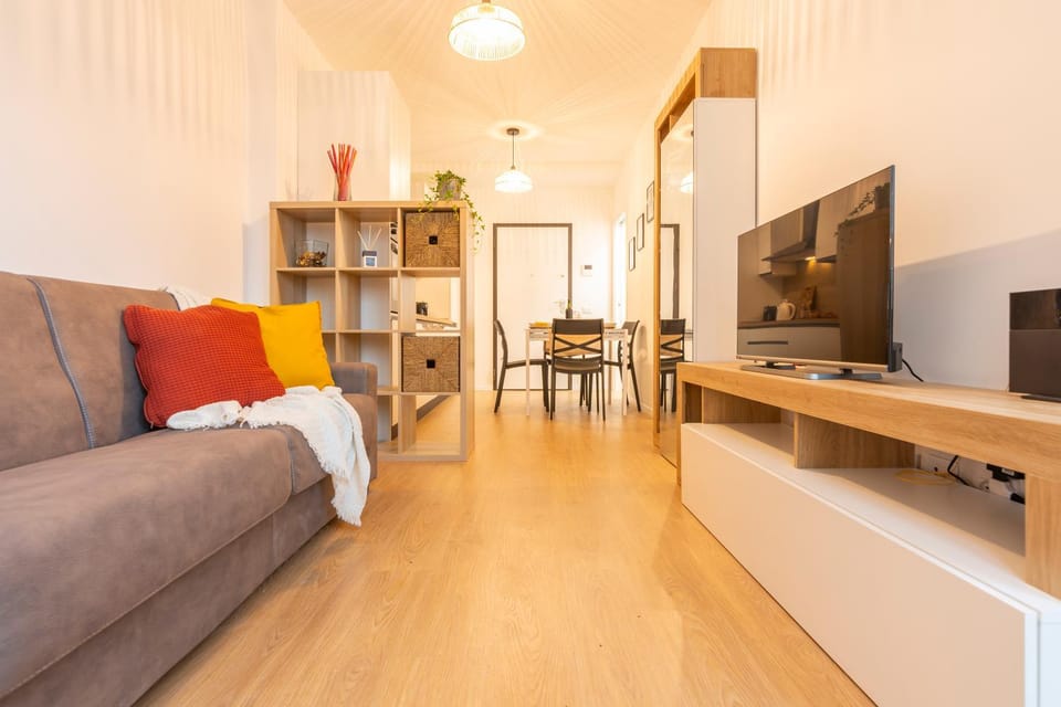 Bed, TV and multimedia, Living room, Seating area