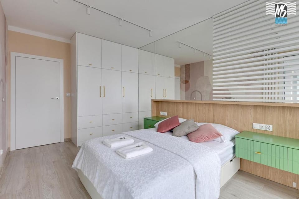 Bed, Photo of the whole room, Bedroom, towels, wardrobe