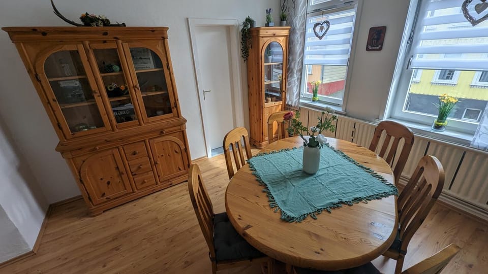 Seating area, Dining area