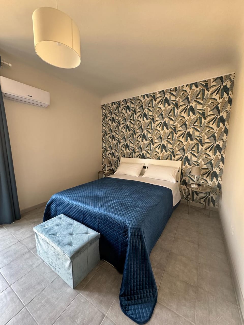 Bed, Photo of the whole room, Bedroom, air conditioner