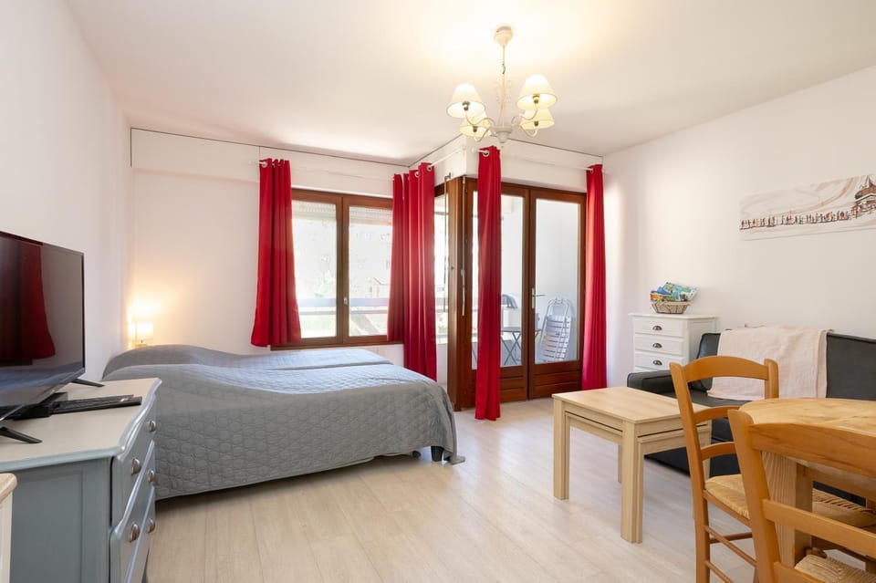 Property building, Living room, Bedroom