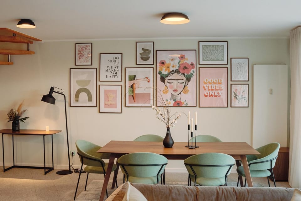Living room, Dining area