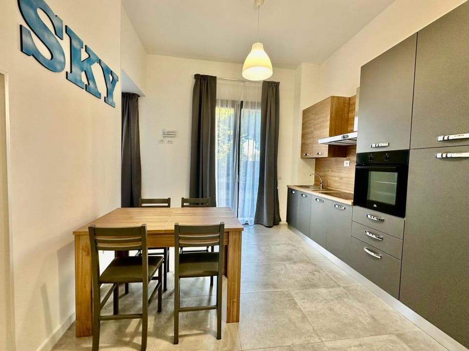 Kitchen or kitchenette, Dining area, pet friendly, stove