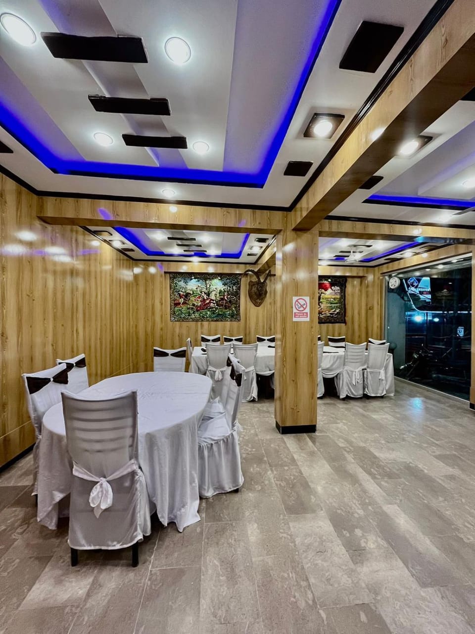 Restaurant/places to eat, Communal lounge/ TV room, Banquet/Function facilities, Meeting/conference room