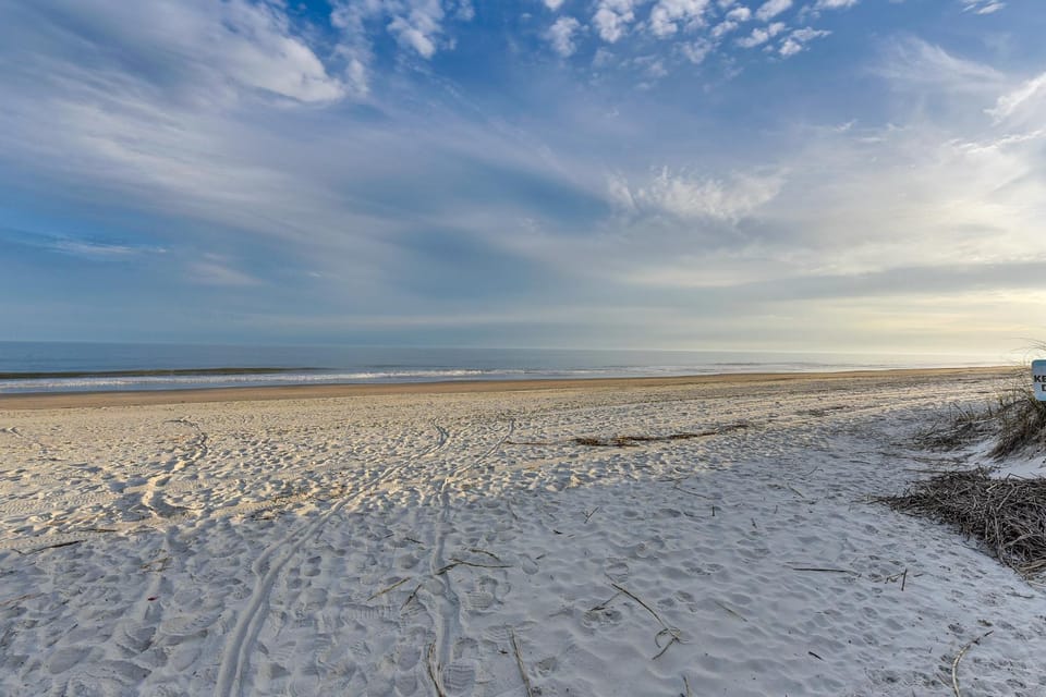 Hilton Head Condo w/ Deck - Walk to Beach & Pool! House in Hilton Head Island