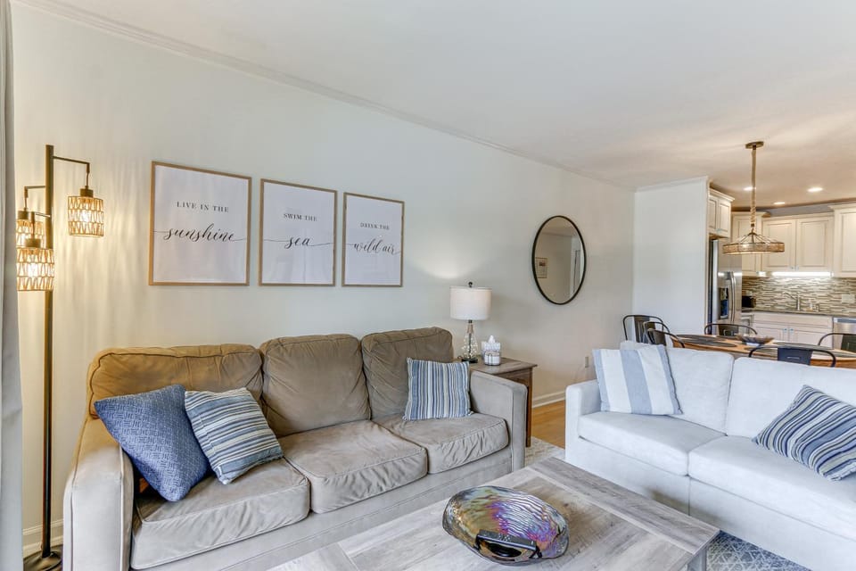 Hilton Head Condo w/ Deck - Walk to Beach & Pool! House in Hilton Head Island
