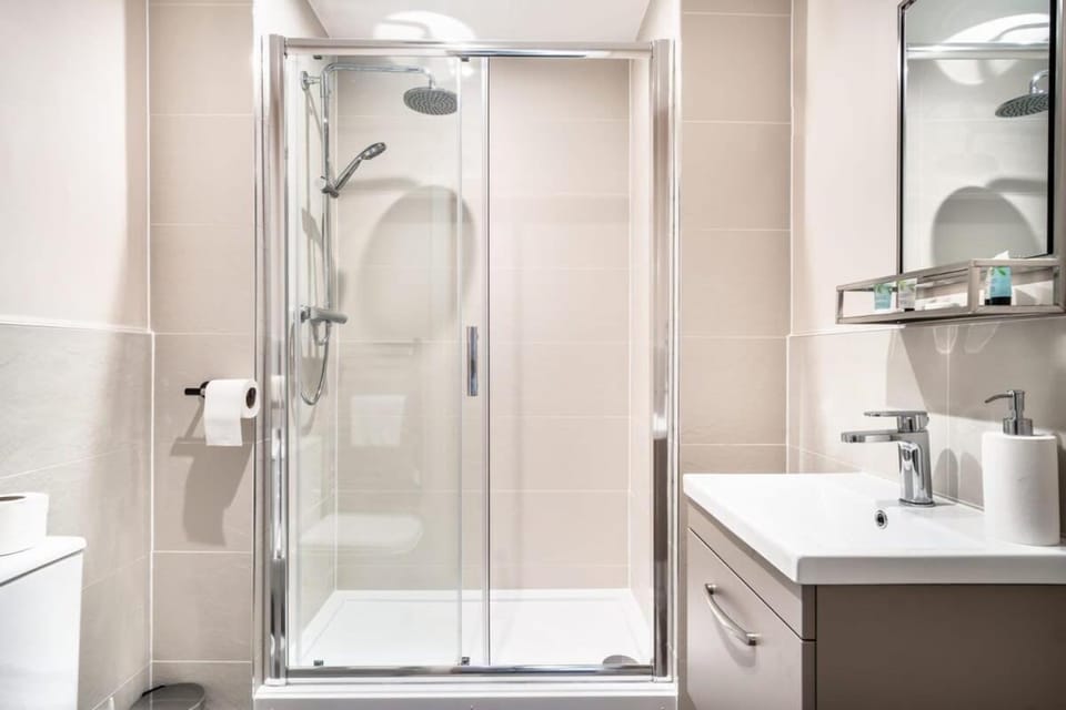 Spacious & Bright 2 Bed Apartment in Manchester Apartment in Salford