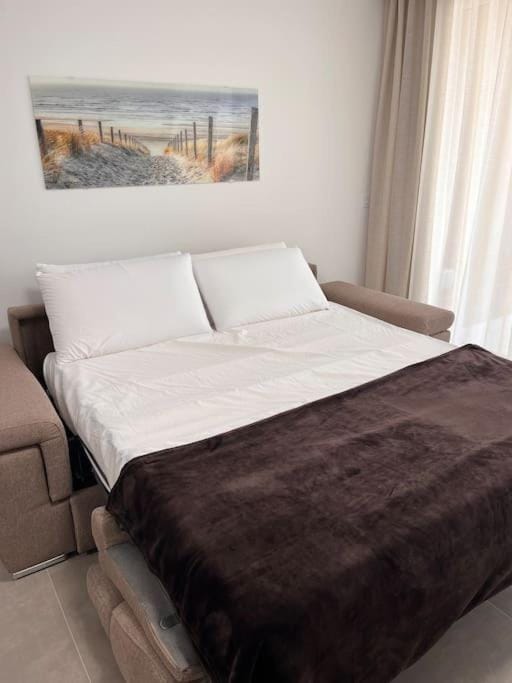 Bed, Living room